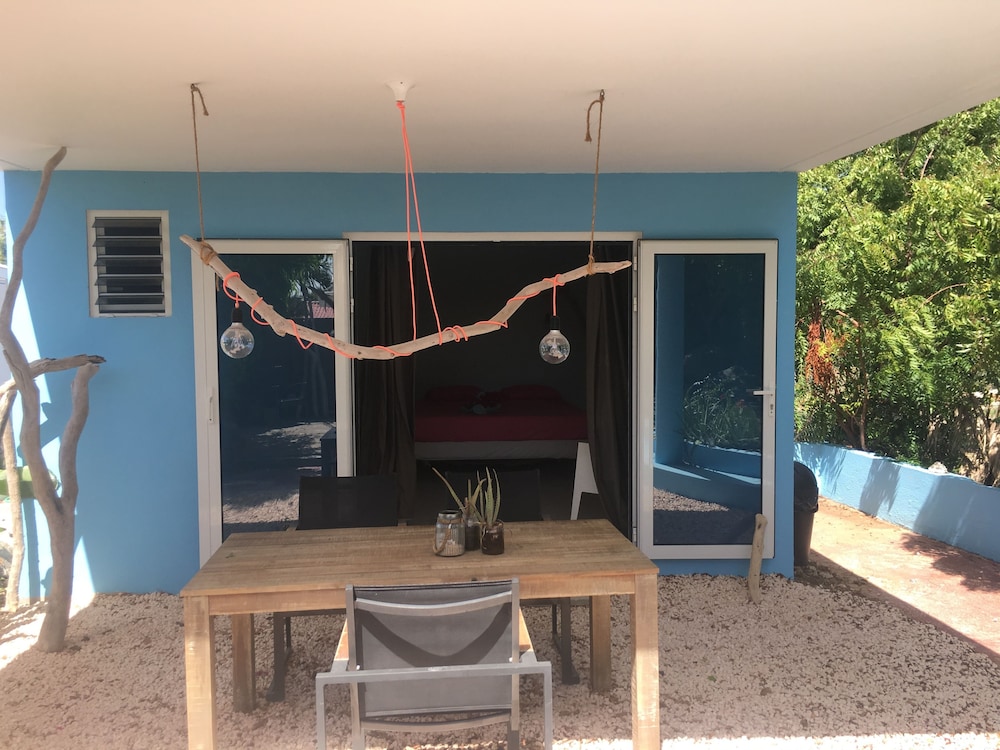 Tropical Breeze Apartments 11/49