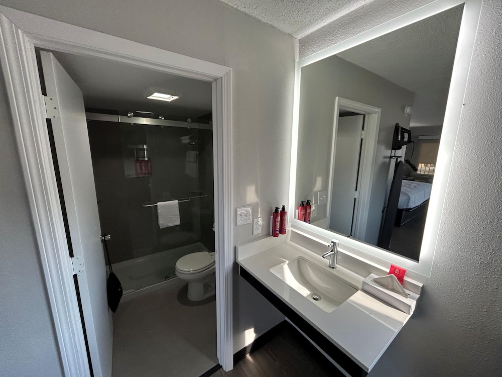 SureStay Studio by Best Western Rowland 36/41