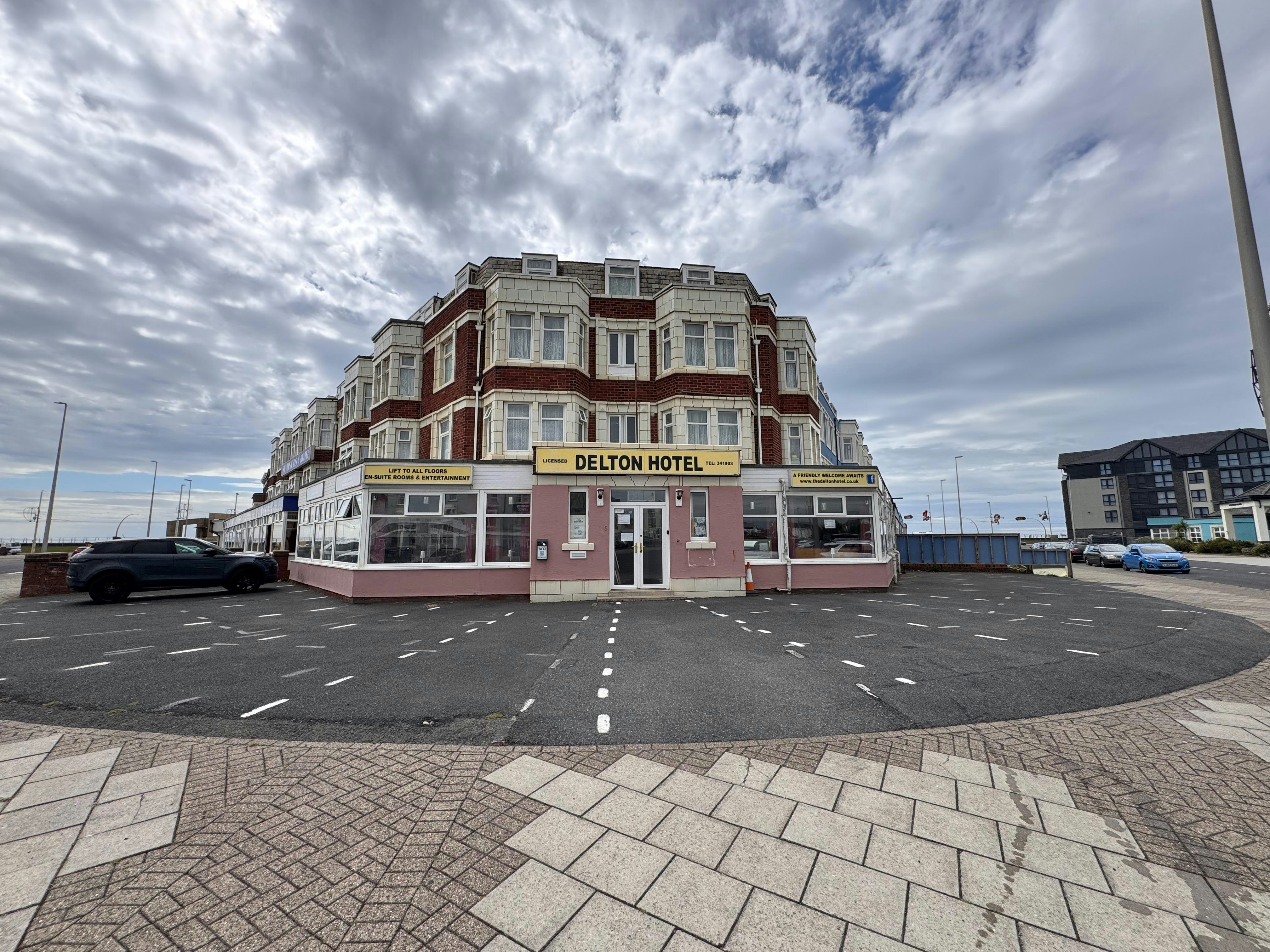 RideSide Hotel, next to Pleasure Beach Blackpool 49/65