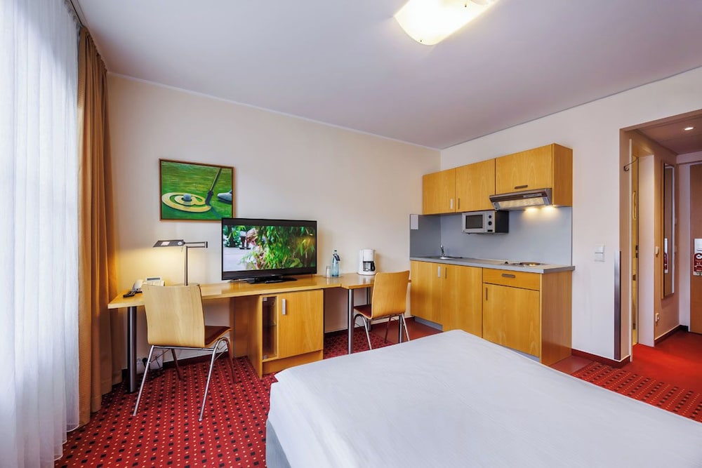 Airporthotel Berlin Adlershof 24/75