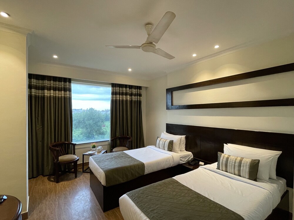 Royale Sarovar Portico Agra 28/65