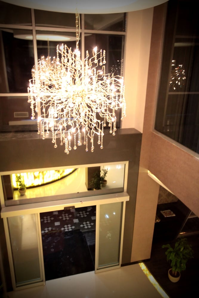Edis Premier Hotel 27/37
