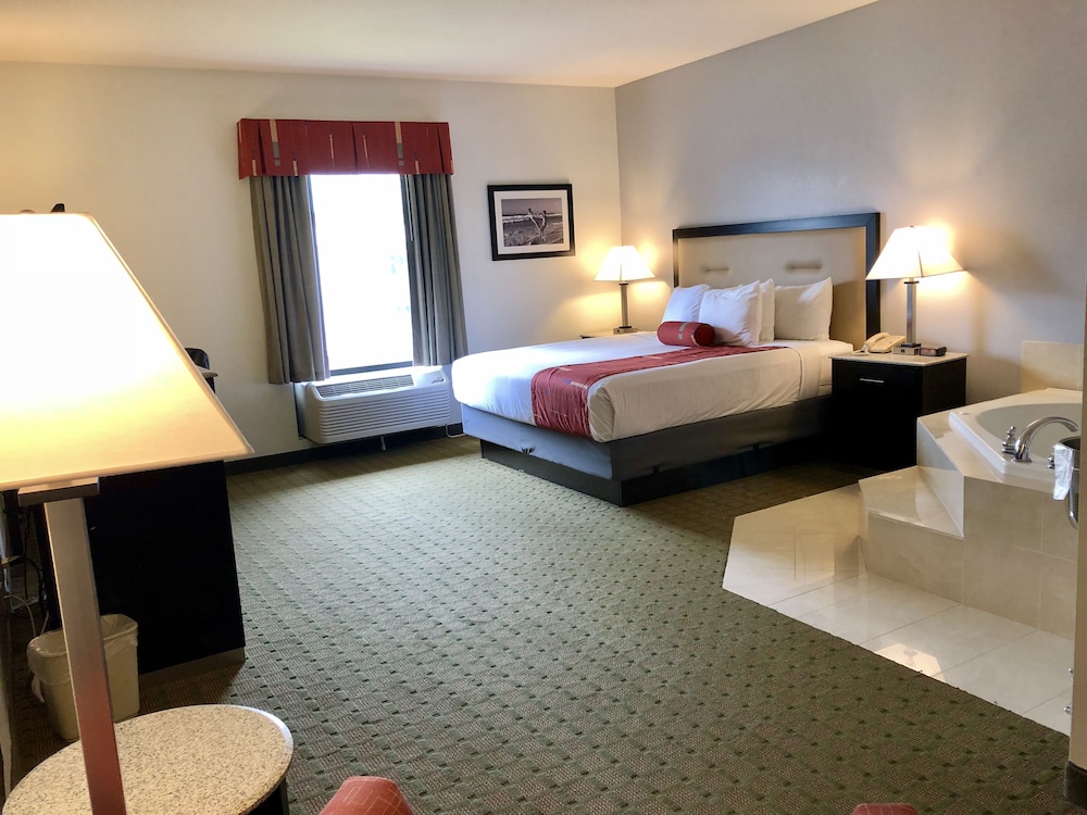 Days Inn & Suites by Wyndham Lakeland 36/85
