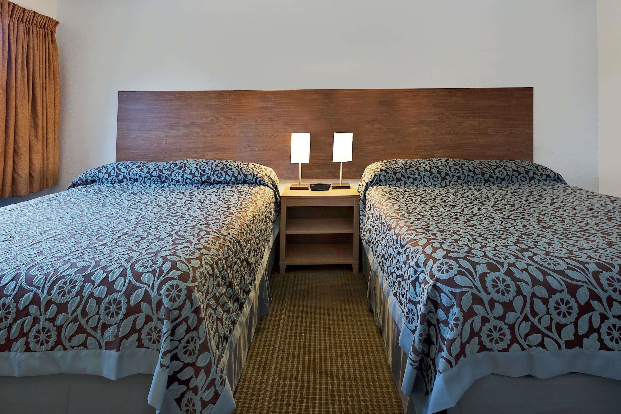 Upgrade, 2 Queen Beds، Days Inn by Wyndham Winona 9/10