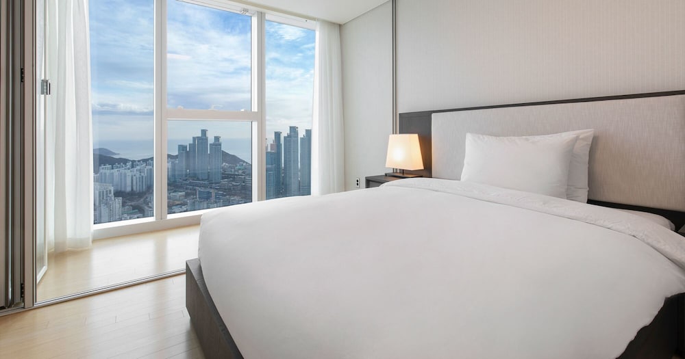 ROYAL, SUPERB, SUITE, OCEAN VIEW, HARBOUR VIEW