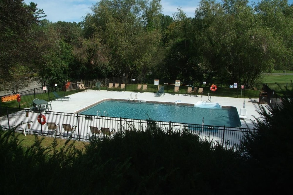 Publick House Historic Inn And Country Motor Lodge 4/49