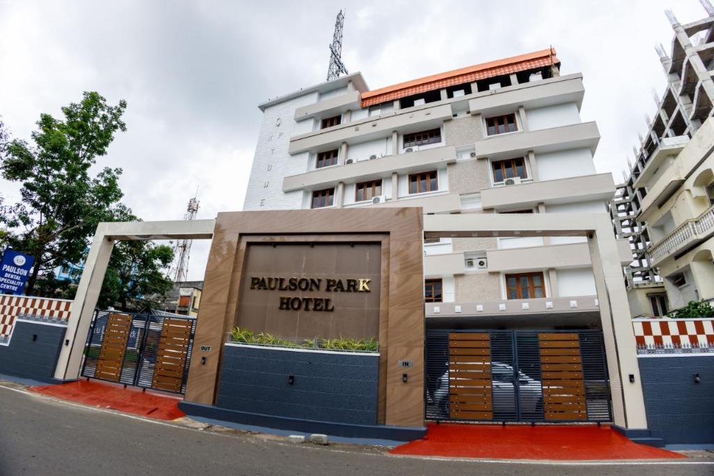 PAULSON PARK HOTEL 2/50