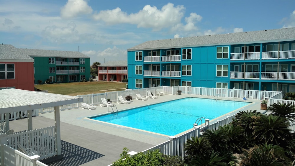 Executive Keys Condominiums on the Beach 1/66