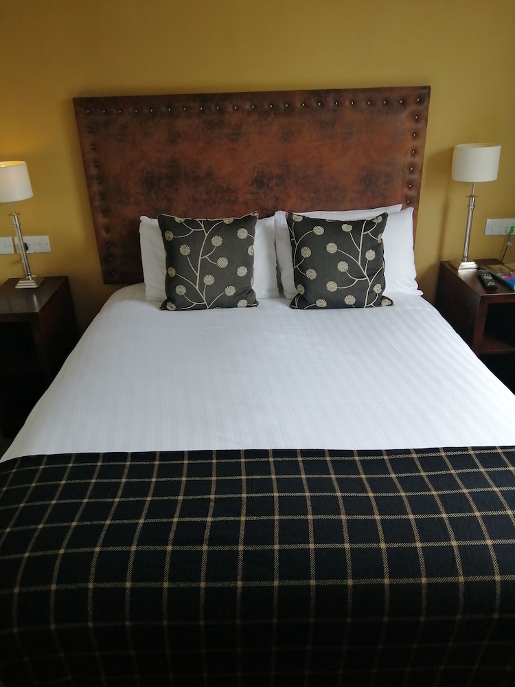 Eight Acres Hotel 7/39