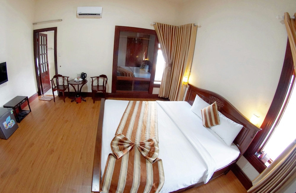 DELUXE, DOUBLE BED, CITY VIEW
