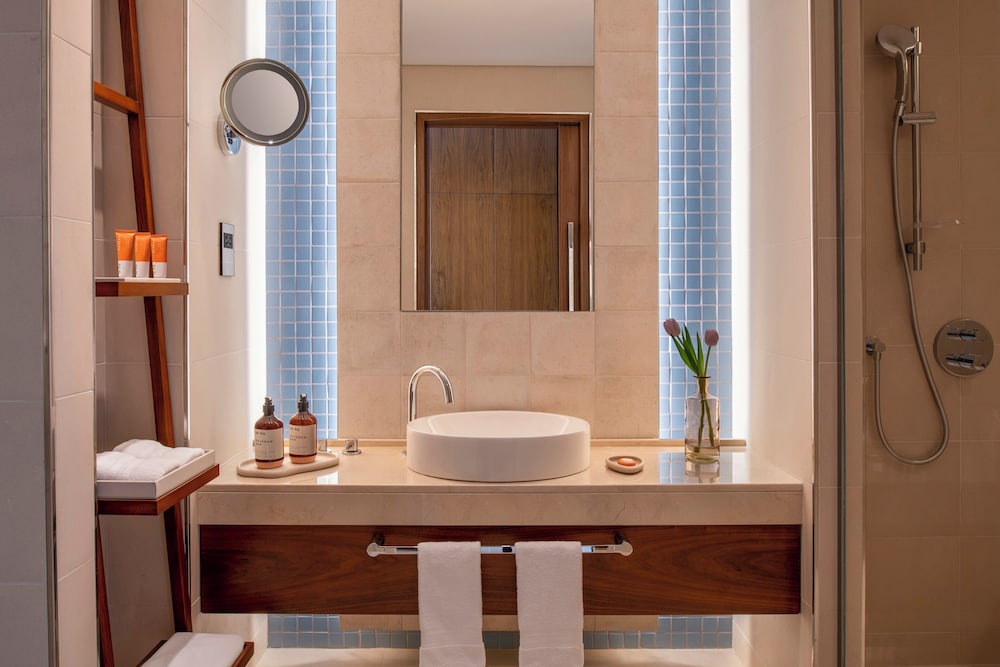 غرفة بريميوم بسريرين منفصلين في طابق مرتفع، Abesq Doha Hotel & Residences 4/4