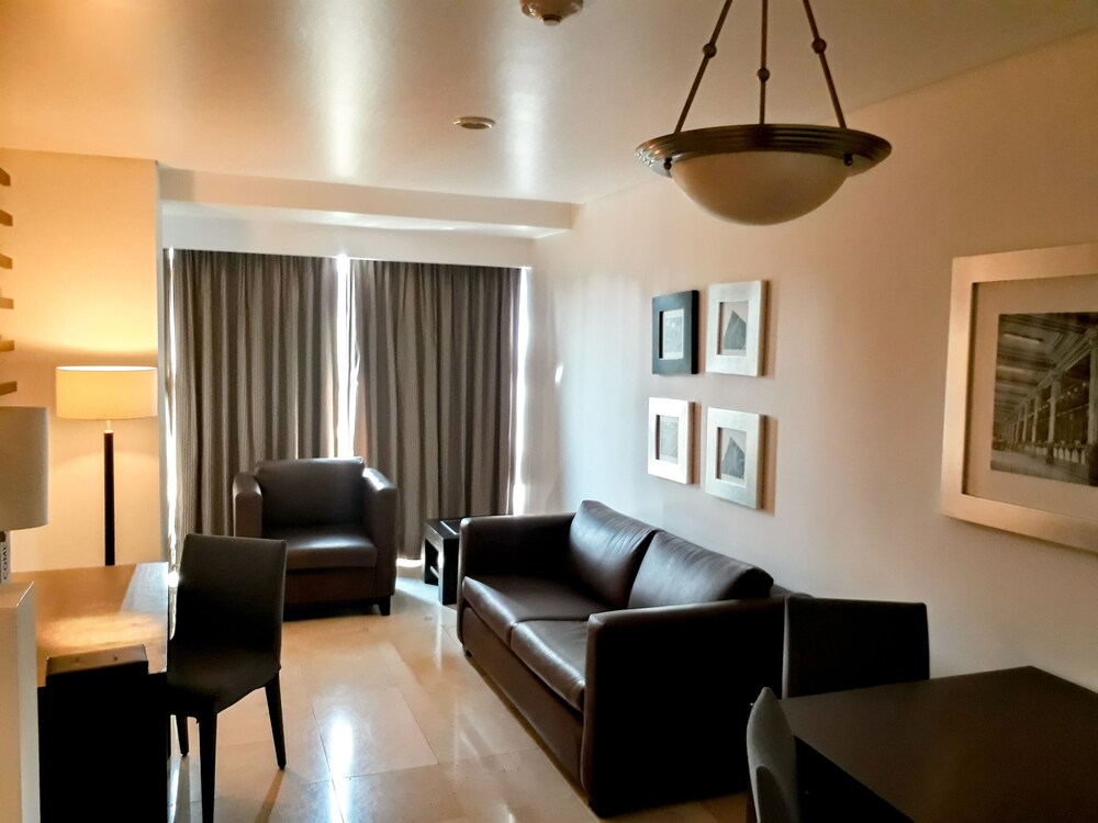 Hotel & Suites PF 27/43