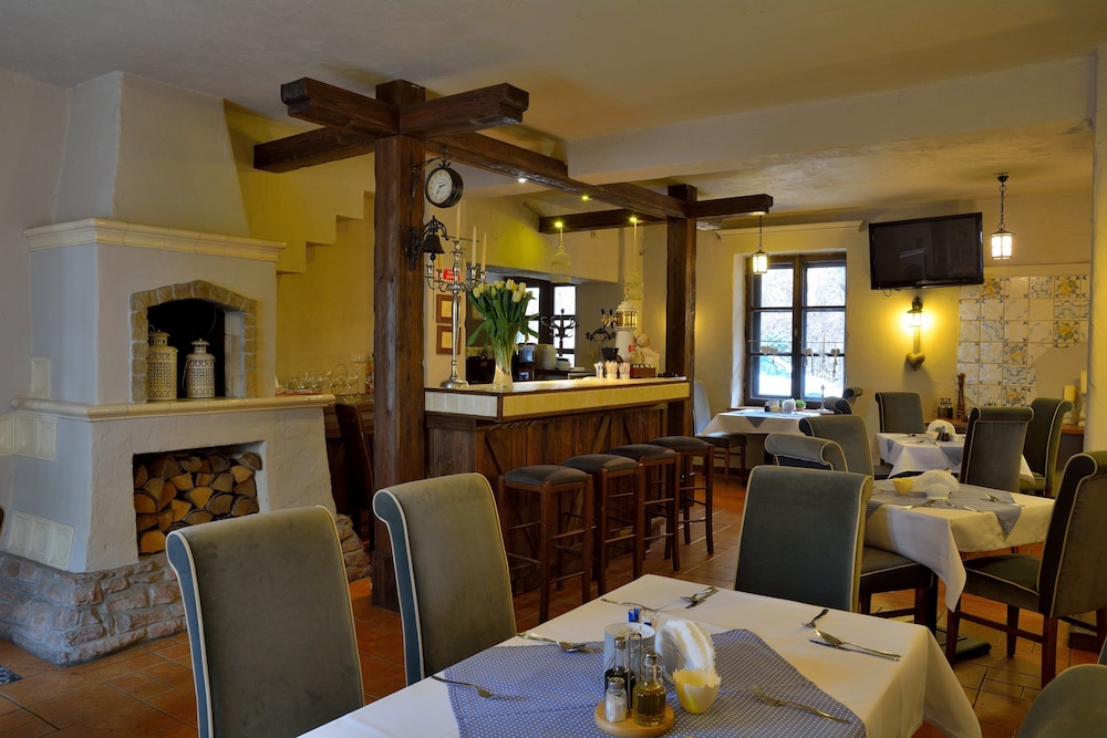 restaurant cafeteria