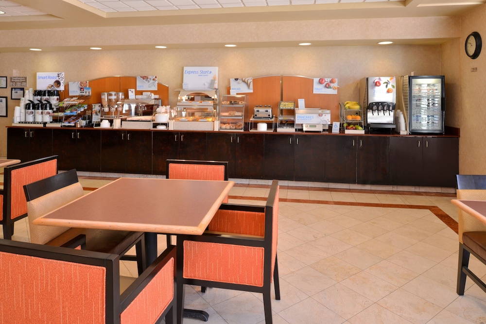 Holiday Inn Express Austin North Central 53/65