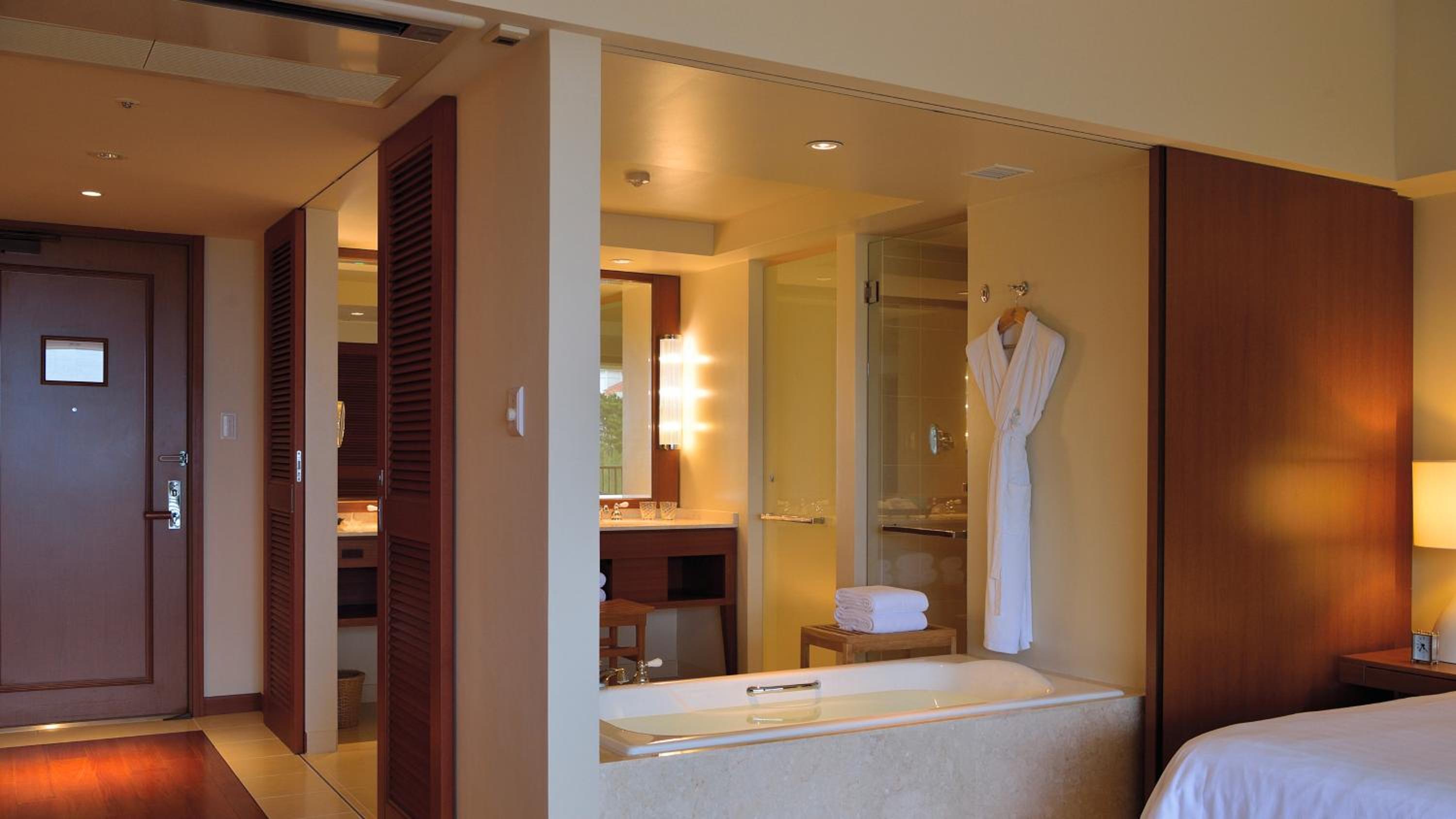 Deluxe, Sunset View, Lounge Access