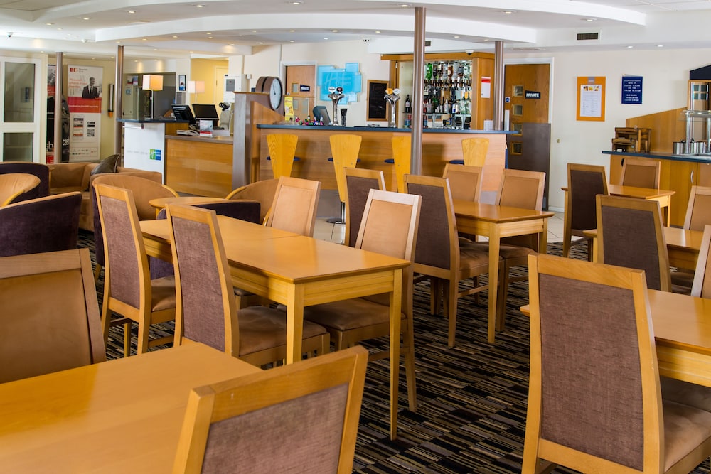 Holiday Inn Express Peterborough 32/43