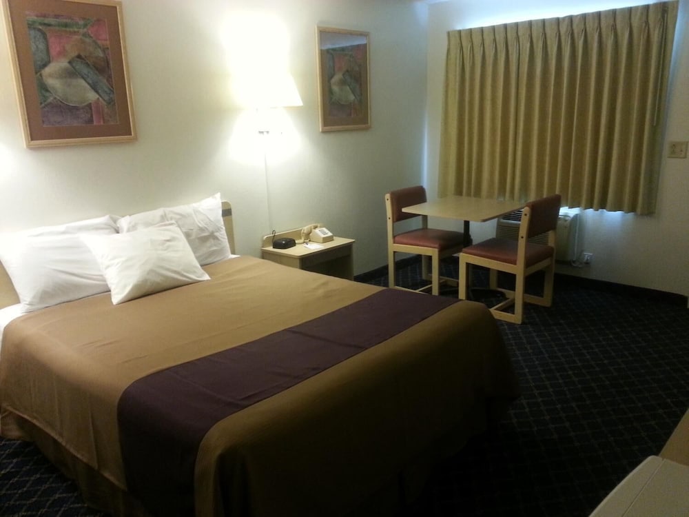 Americas Best Value Inn Lincoln 9/34