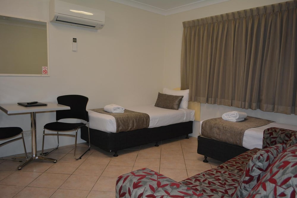 ROCKY GARDENS MOTOR INN 16/28