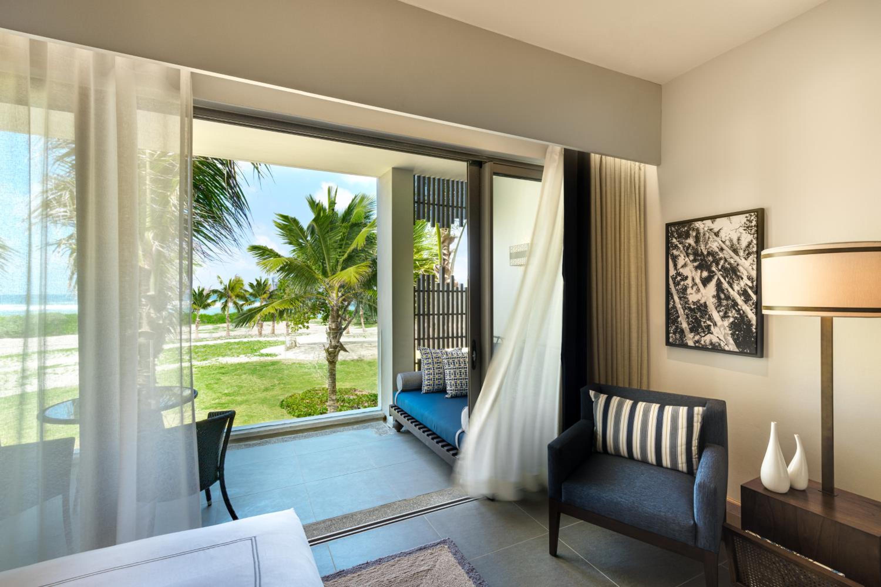 Deluxe Beach Access، Constance Le Chaland 2/7