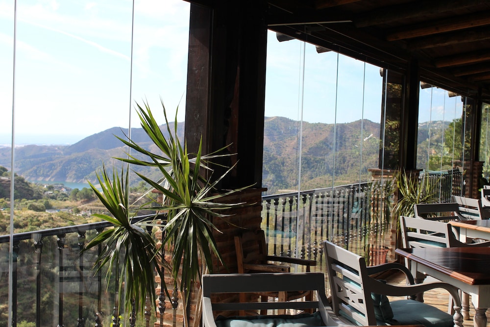 Los Jarales Hotel 64/73