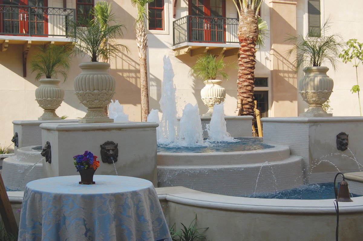Carriage House Hotel 6/7