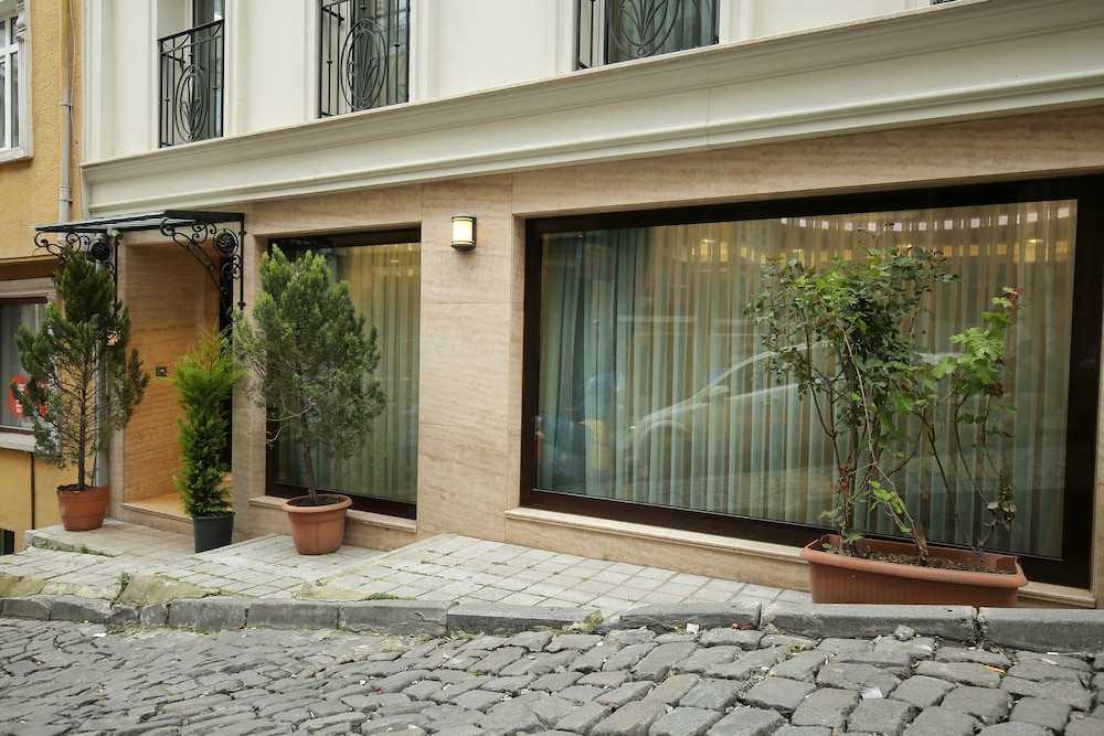 Artika Hotel 6/48