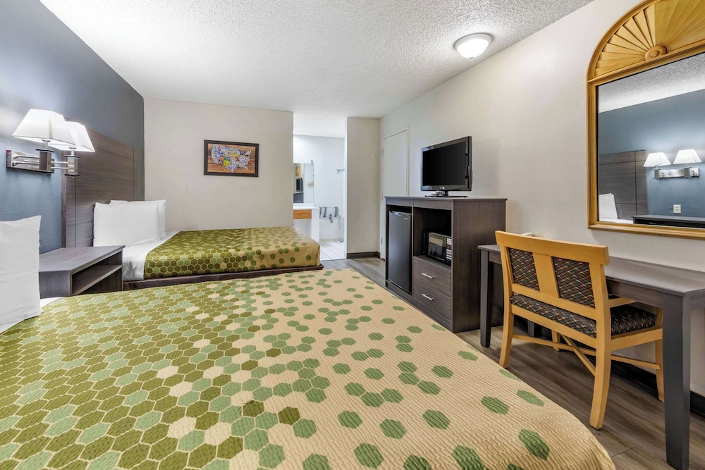 Econo Lodge On Historic Route 66 19/35