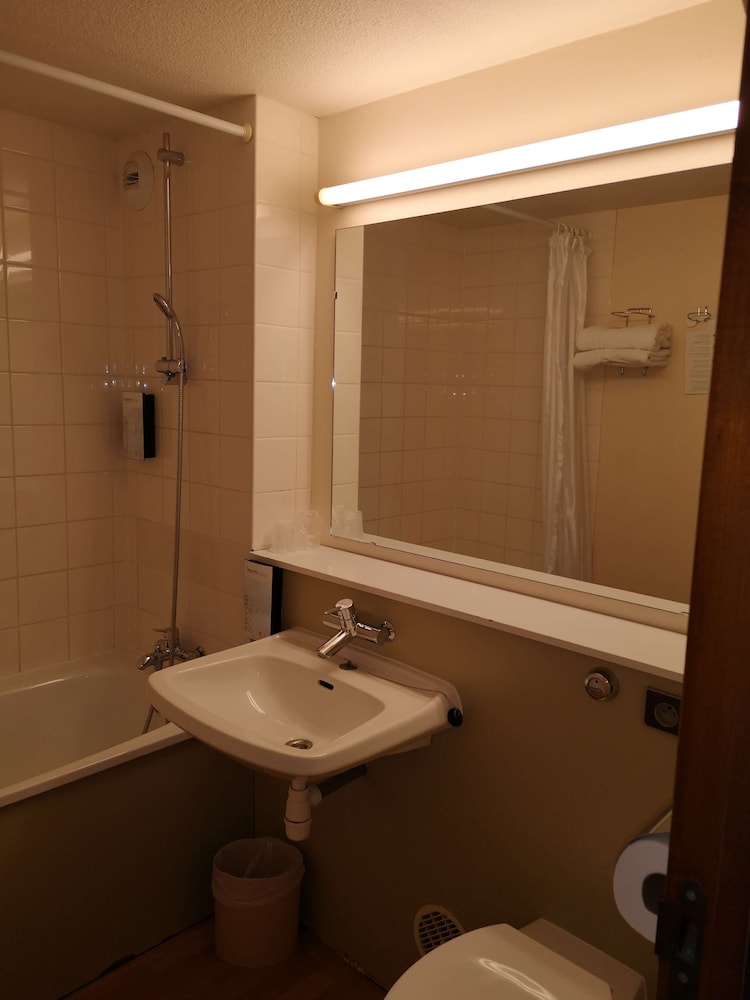 Hotel Campanile Angers Ouest Beaucouze 44/44