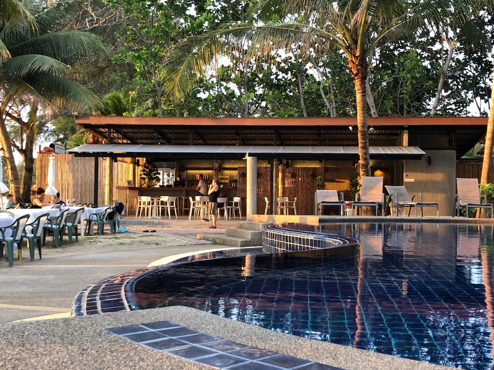 Noble House Beach Resort 3/63