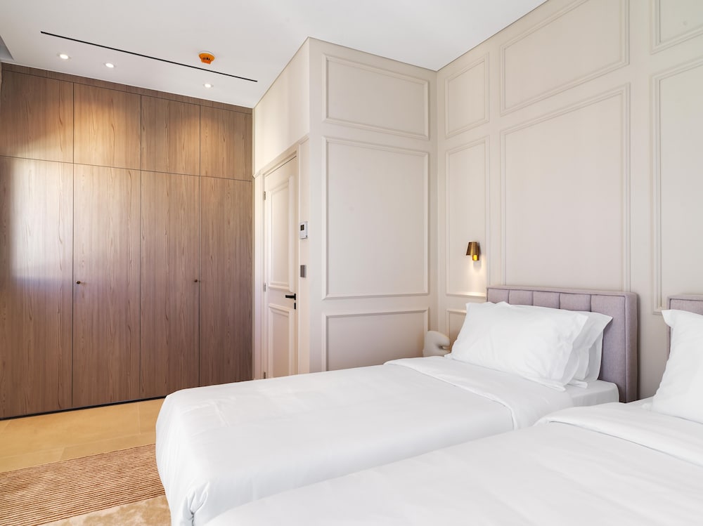 PRESIDENTIAL, SUITE