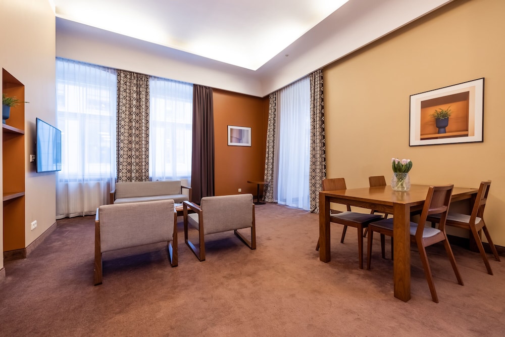 London Hotel 32/50