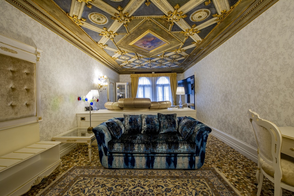 Ego Boutique - The Silk Road 6/50