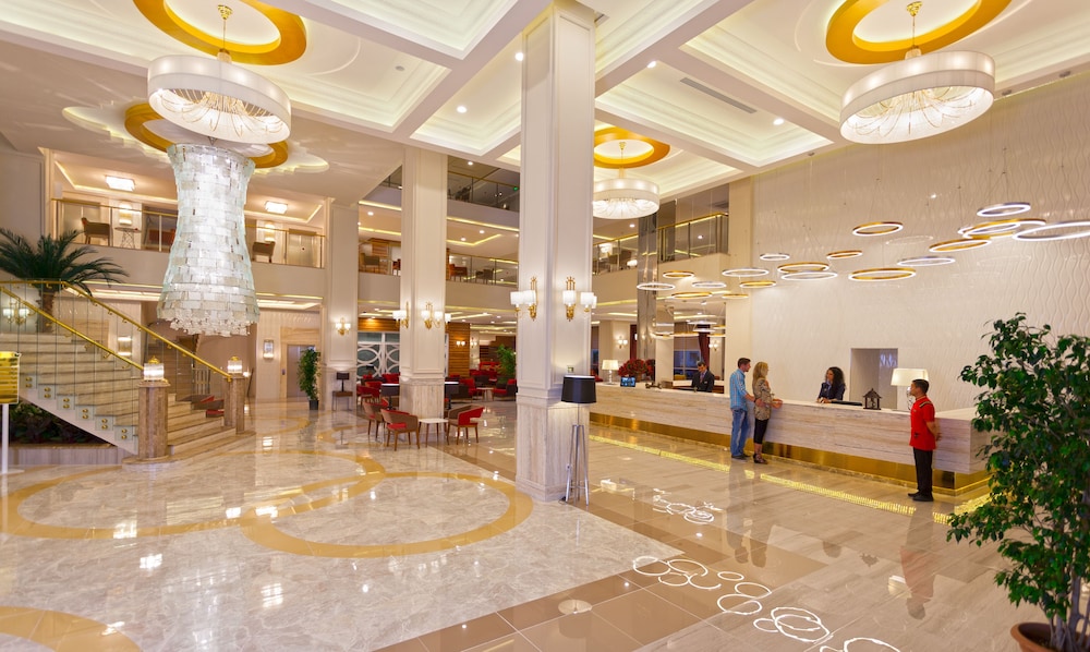Royal Garden Beach Hotel 8/45