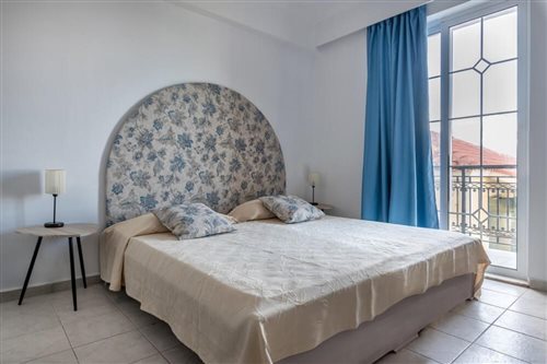 Room, Double or Twin Bed, Side Sea View