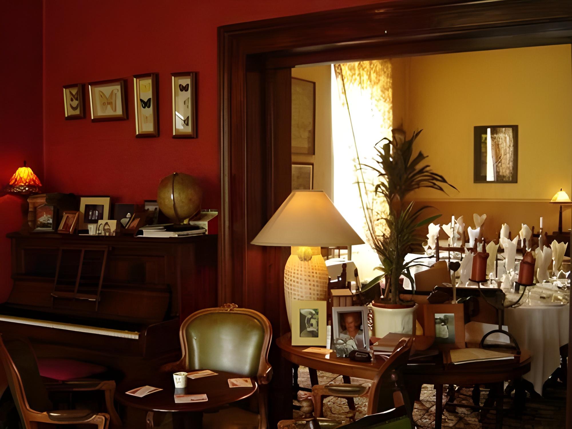 Woodhill House 4/15