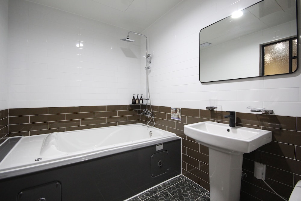 Brown Dot Hotel Jinhae 45/50