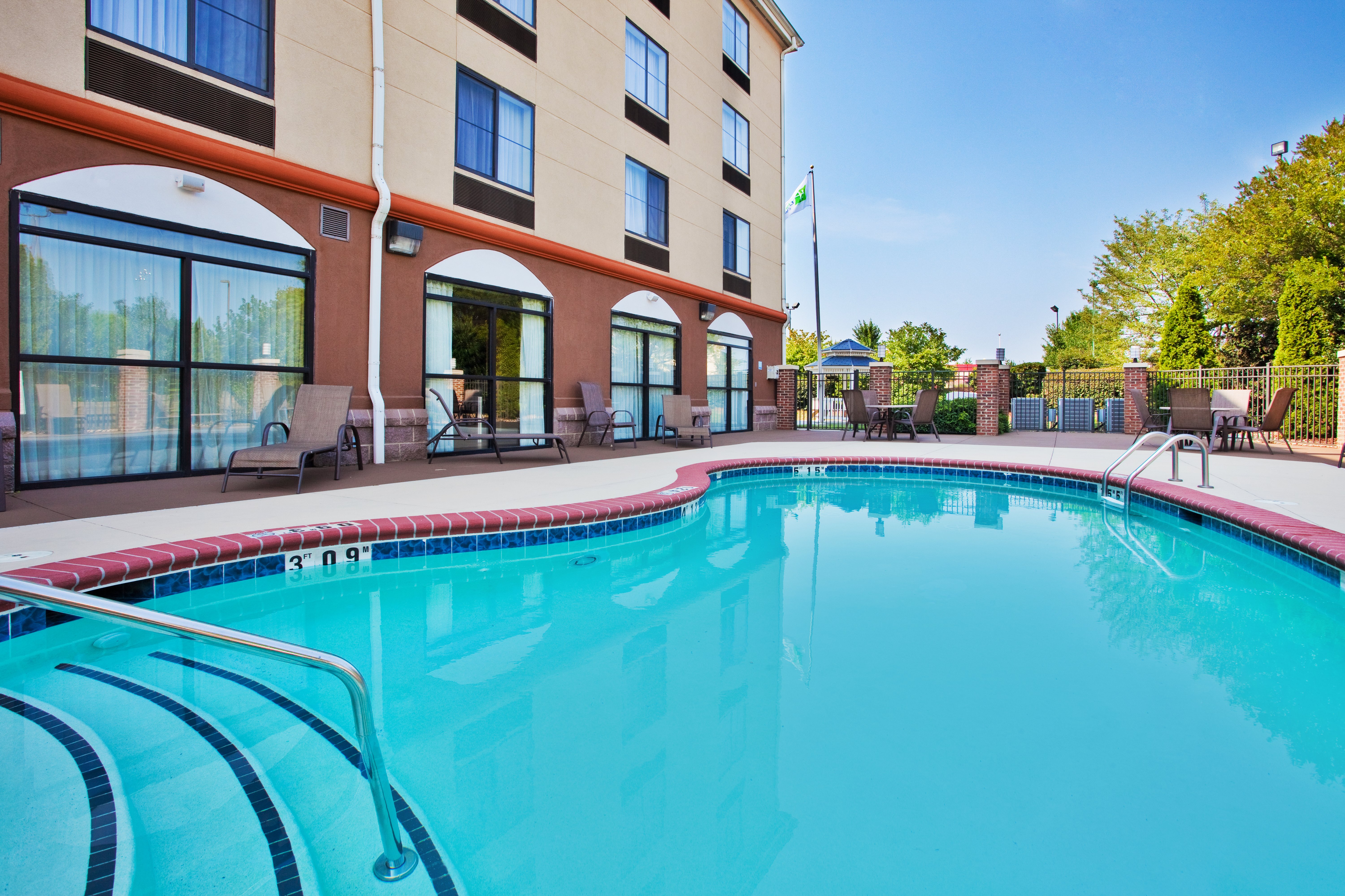 Holiday Inn Express Hotel Suites Charlotte Concord I 85 8/58