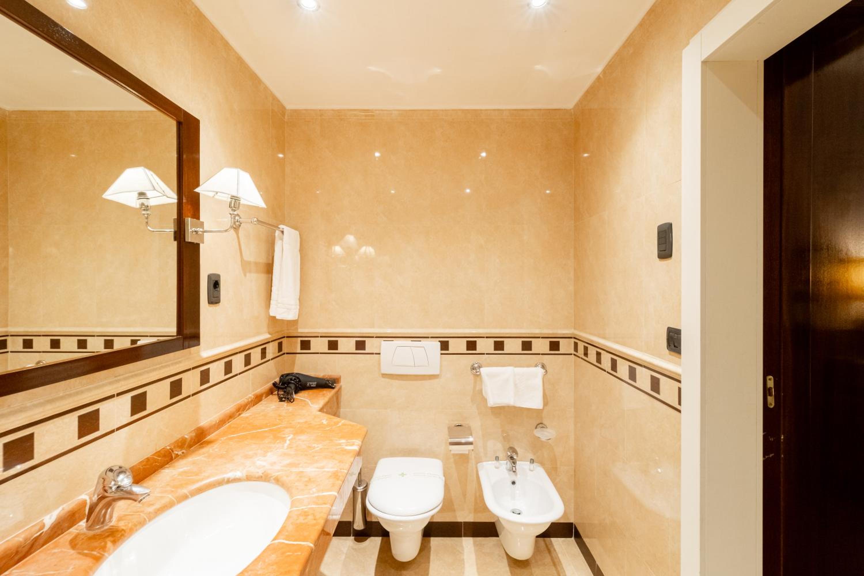 جناح جونيور بسرير كوين، Allegroitalia San Gallo Palace 8/10