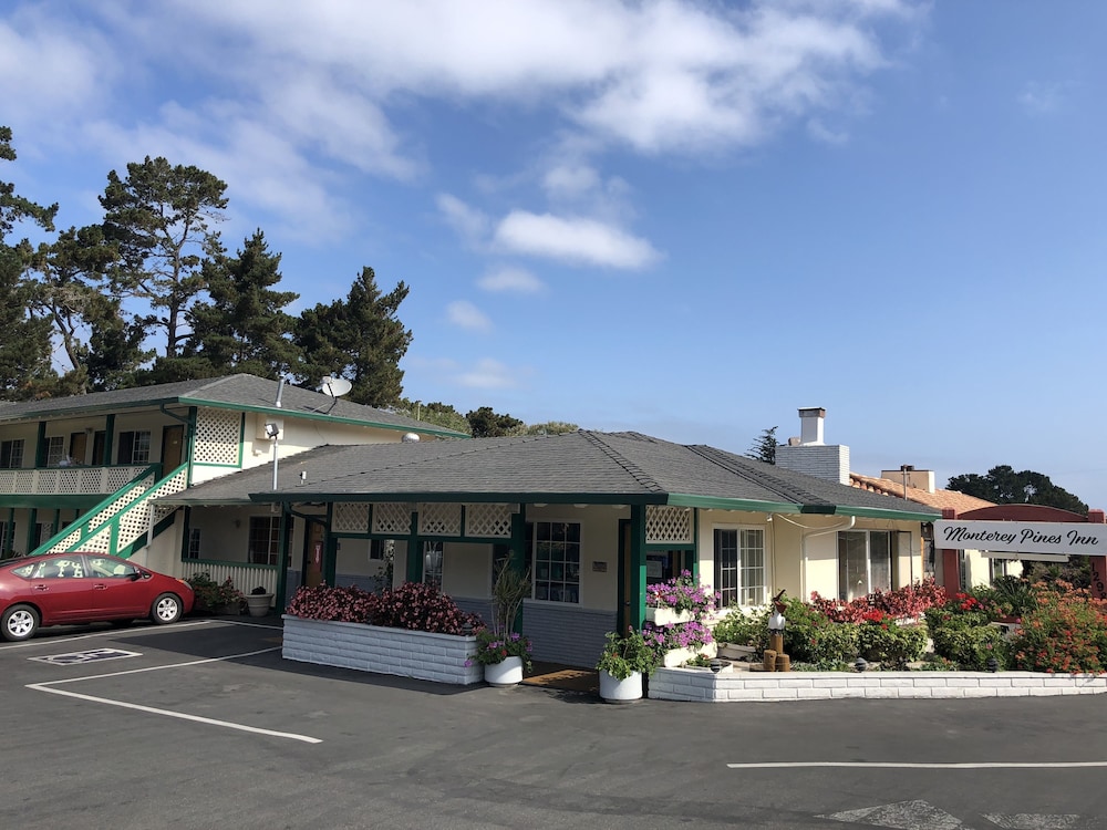 Monterey Pines Inn 5/42