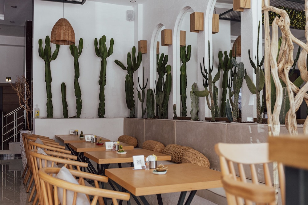 Cabana Boutique Hotel & Cafe 27/35