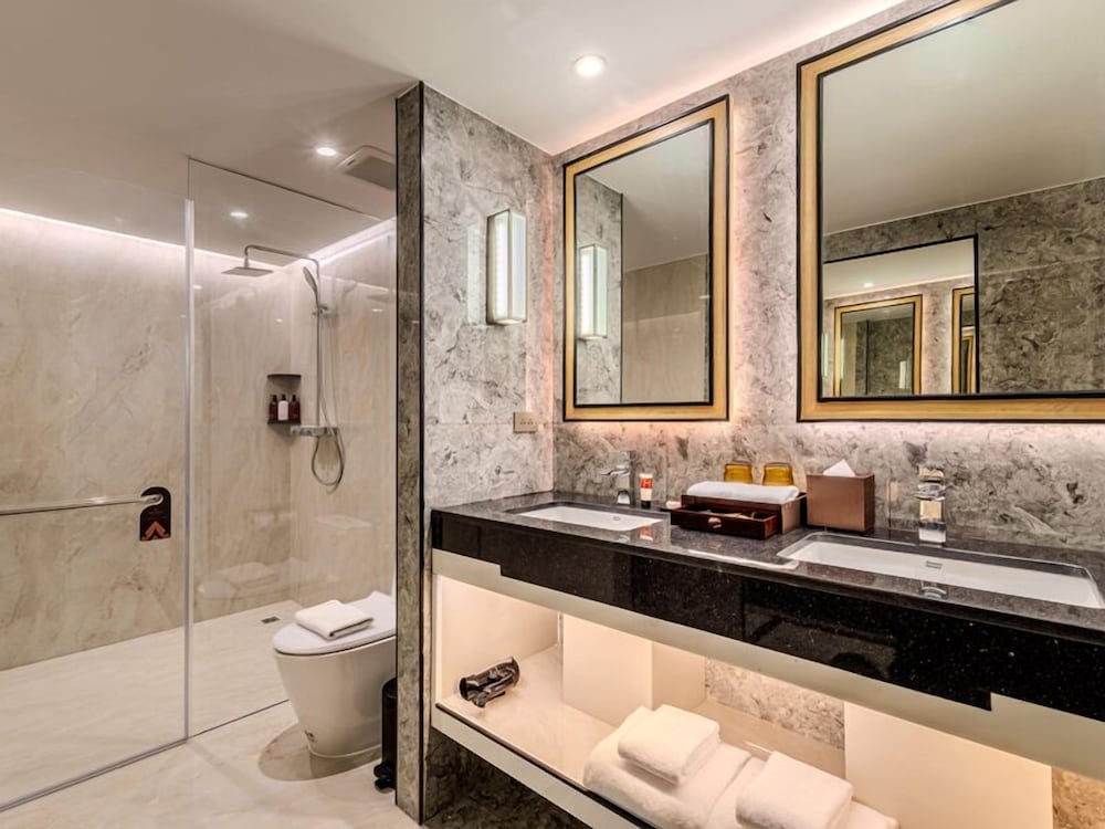 Court Wing Hotel Sukhumvit Bangkok 53/54