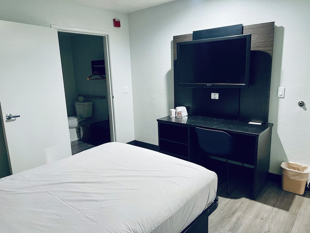 Motel6 San Bernardino, CA - North 24/58