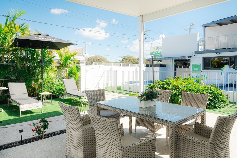 Montego Mermaid Beach Motel 51/69