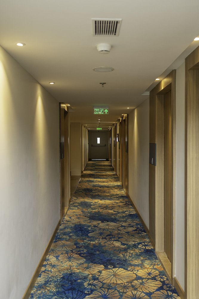 Golden Tulip Bhopal 3/50