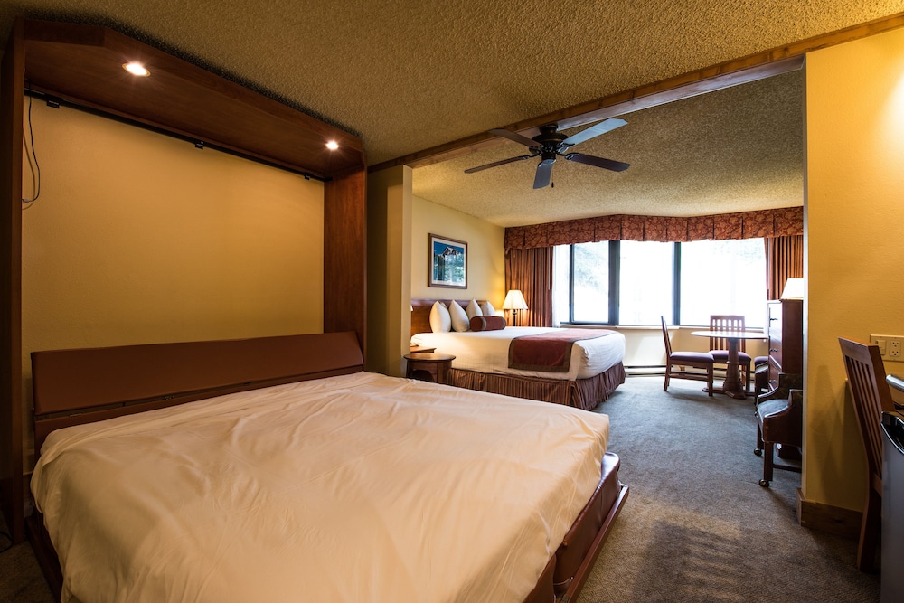 Grand, Lodge, Studio, 2 King Beds, Pet Friendly