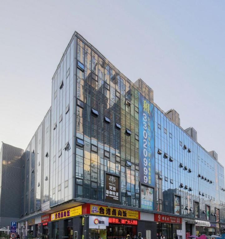 Vienna Hotel (Shenzhen Qinghu Metro Station) 2/54