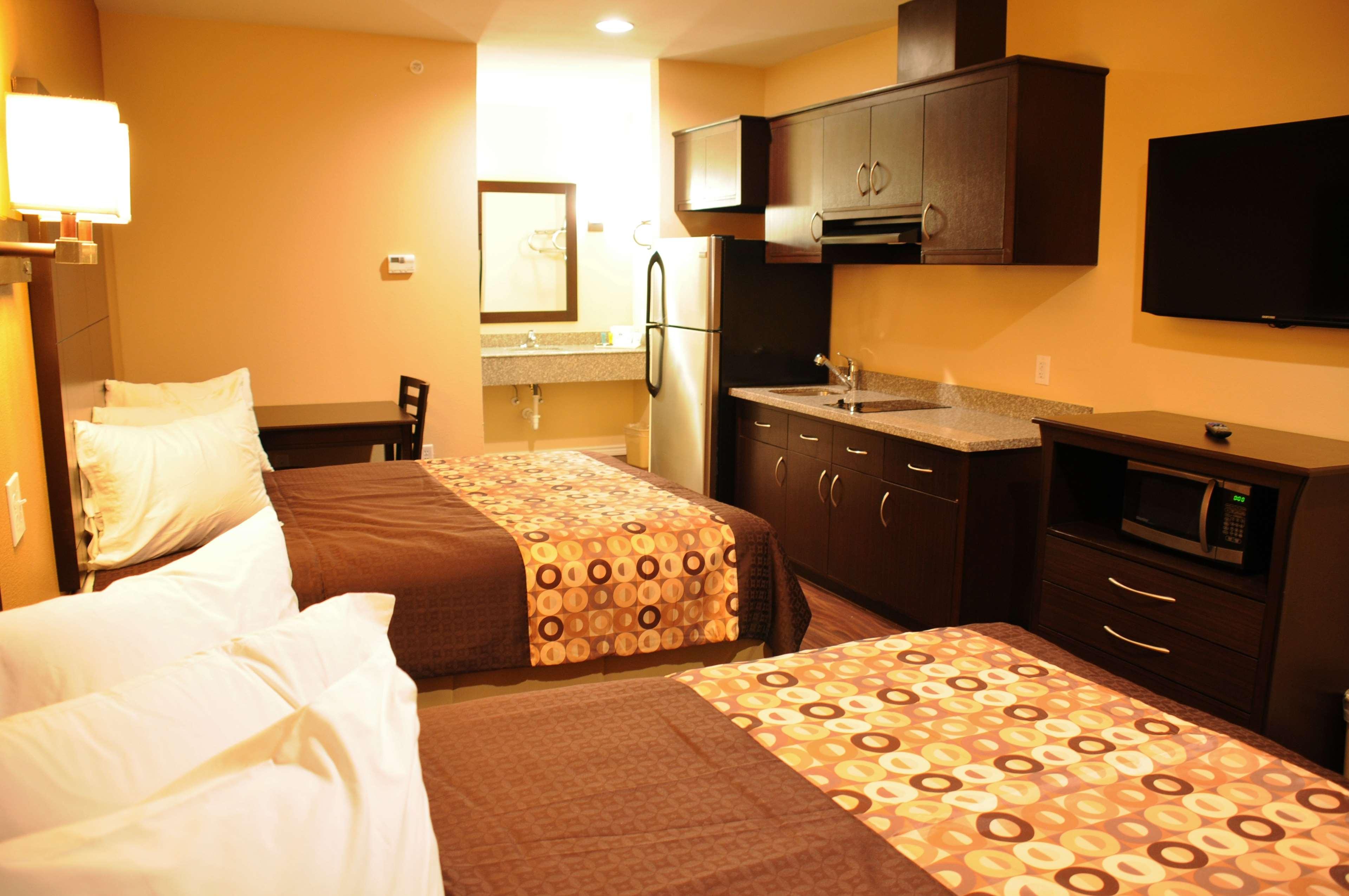 Flat, 2 Queen Beds, Kitchenette, Smoking