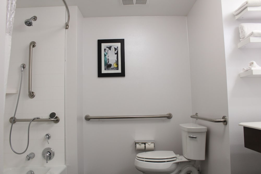 Hampton Inn & Suites Los Angeles/Hollywood 13/52