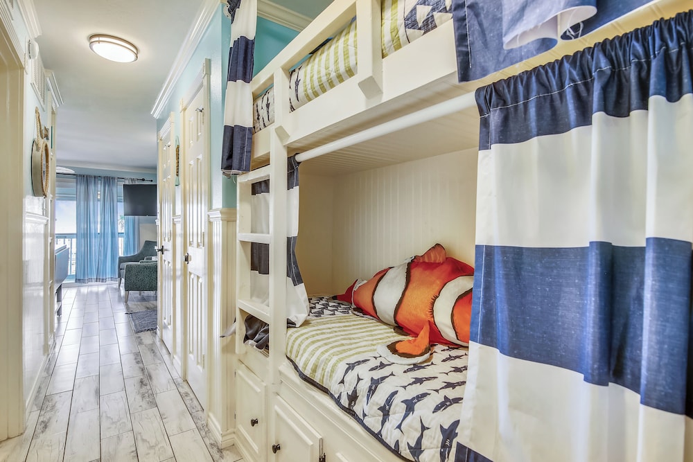 Casa Del Mar Beachfront Suites 44/82