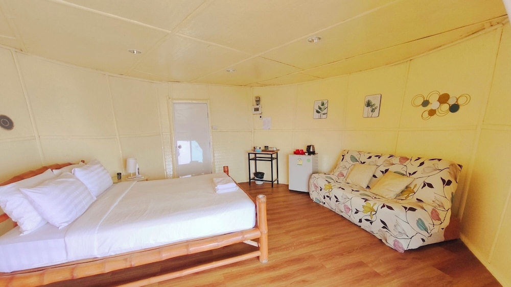 Room at Paree Hut Resort Koh Sichang, KO SICHANG